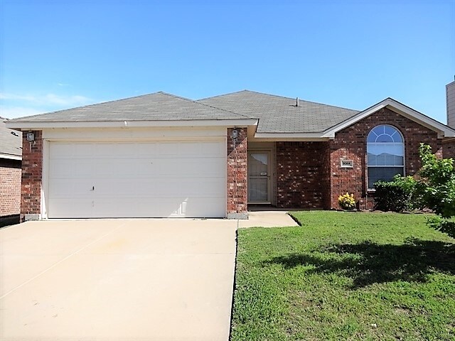 9308 Marilyn Ct in White Settlement, TX - Building Photo