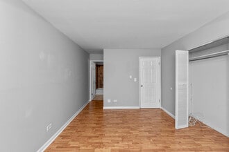 3815 N Pine Grove Ave, Unit 302 in Chicago, IL - Building Photo - Building Photo