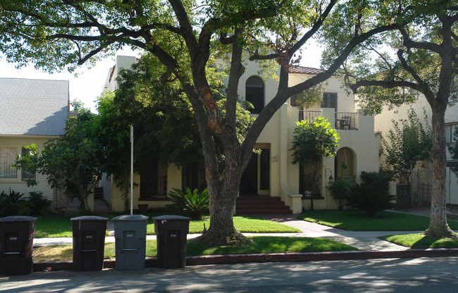 1104 E California Ave in Glendale, CA - Building Photo - Building Photo