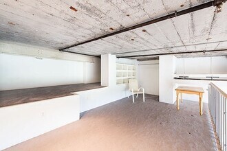156 Porter St, Unit 325 in Boston, MA - Foto de edificio - Building Photo