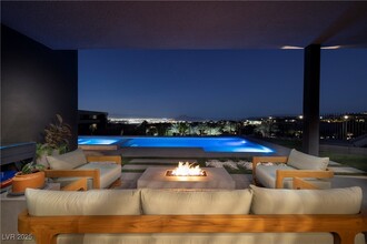 609 Sleeping Dragon Dr in Henderson, NV - Foto de edificio - Building Photo