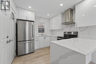 693 Mt Pleasant Rd in Toronto, ON - Building Photo - Building Photo