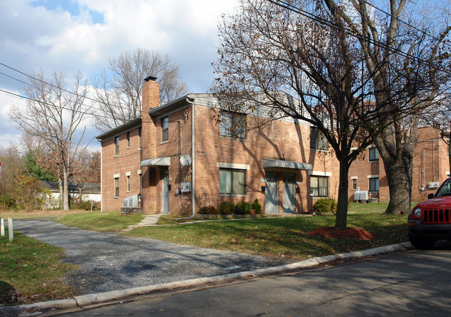 205-305 Dawson Ave in Rockville, MD - Building Photo - Building Photo