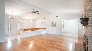11606 Parkfield Dr, Unit 655 in Austin, TX - Building Photo - Building Photo