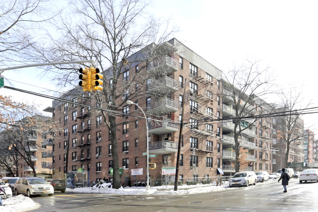 144 20 41st Avenue in Flushing, NY - Building Photo