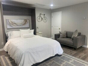 145 S La Peer Dr, Unit 1 in Beverly Hills, CA - Building Photo - Building Photo