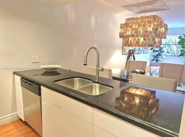 8180 Geneva Ct in Doral, FL - Building Photo - Building Photo