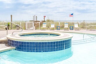 825 W Beach Blvd-Unit -2.1346886 in Gulf Shores, AL - Foto de edificio - Building Photo