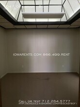504 E Coolbaugh St-Unit -B in Red Oak, IA - Building Photo - Building Photo