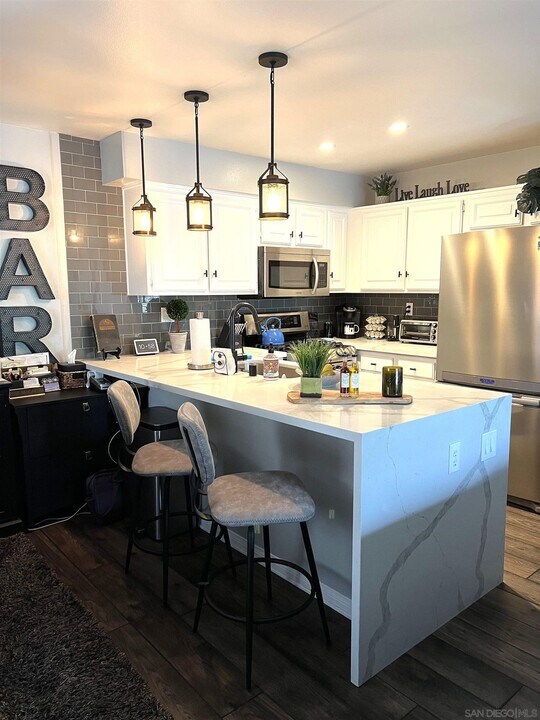 6970 Ballena Way in Carlsbad, CA - Building Photo