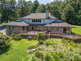 26 Canter Ct in Horse Shoe, NC - Building Photo