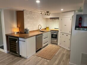 402 N Cleveland St, Unit Basement Apartment in Arlington, VA - Foto de edificio - Building Photo