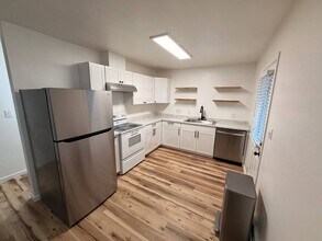 2000 Blueberry St in Anchorage, AK - Building Photo - Building Photo