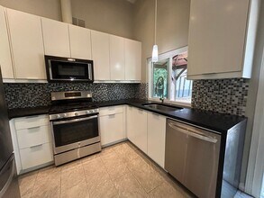 31868 Vía Barraza in Temecula, CA - Building Photo - Building Photo