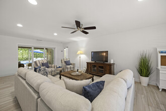 52 PineHill Trail E in Jupiter, FL - Foto de edificio - Building Photo