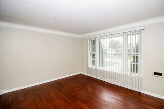 15517 Shirley Ave in Maple Heights, OH - Building Photo - Building Photo