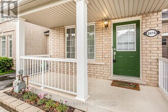 2410 Emerson Dr in Burlington, ON - Building Photo - Building Photo