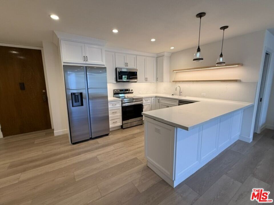 150 N Almont Dr in Beverly Hills, CA - Building Photo