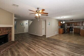 1808 Lariat Dr in Justin, TX - Foto de edificio - Building Photo