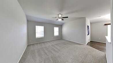 9800 Jackrabbit Rd in Yukon, OK - Building Photo - Building Photo