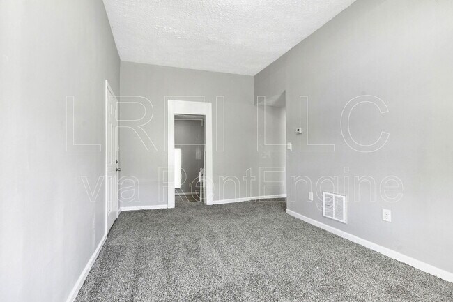 3339 Taylor Blvd in Louisville, KY - Building Photo - Building Photo