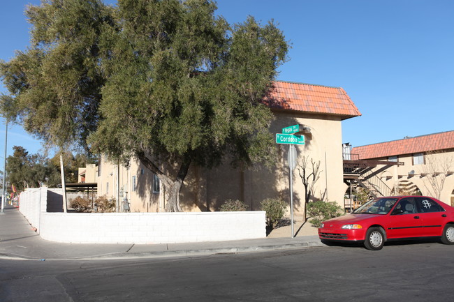 1601 Cordoba Ln in Las Vegas, NV - Foto de edificio - Building Photo