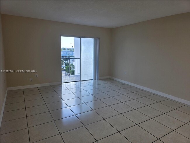 4400 W 16th Ave in Hialeah, FL - Building Photo - Building Photo