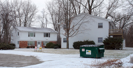 Sleepy Hollow Apartments in Fort Wayne, IN - Building Photo - Building Photo