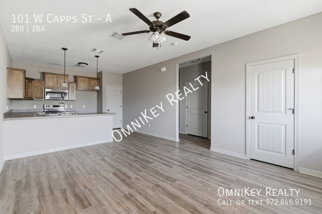 101 Capps St in Rio Vista, TX - Foto de edificio - Building Photo