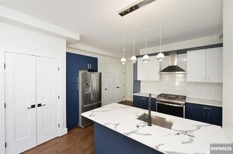 203 3rd St, Unit 2 in Jersey City, NJ - Building Photo - Building Photo
