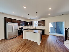 205 Stowe Rd in Belmont, NC - Foto de edificio - Building Photo