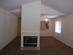 671 Spring Ln in Sonoma, CA - Building Photo - Building Photo