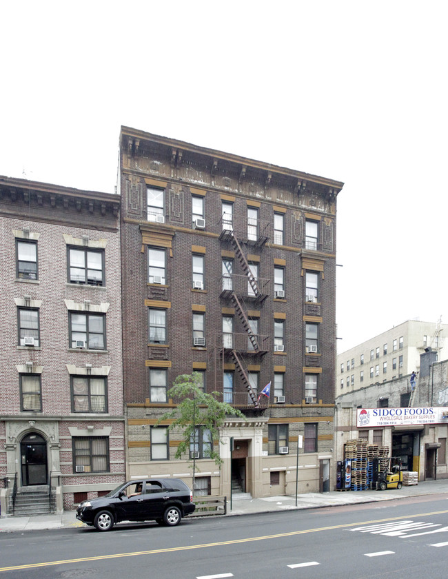 2334 Webster Ave in Bronx, NY - Foto de edificio - Building Photo