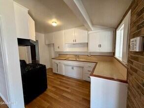 1445 W Jackman St in Lancaster, CA - Building Photo - Building Photo