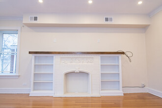 7534 N Oakley Ave, Unit 2 in Chicago, IL - Building Photo - Building Photo