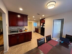 1642 Tahoe Dr in Milpitas, CA - Foto de edificio - Building Photo