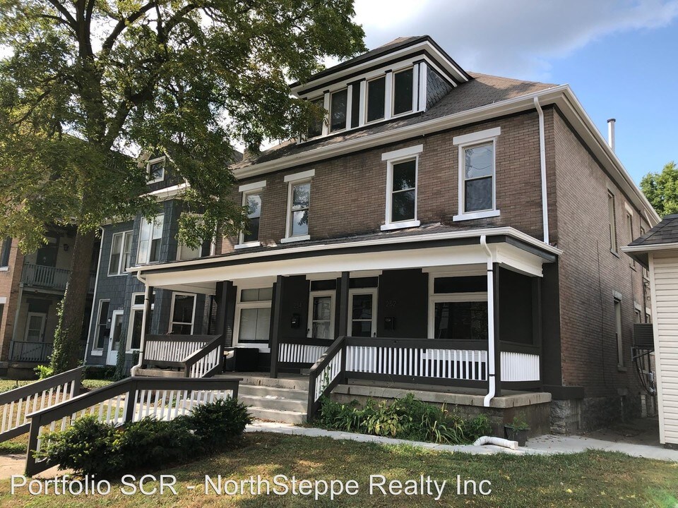 252 King Ave in Columbus, OH - Foto de edificio