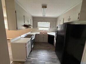 3205 Lewisburg Dr NW in Huntsville, AL - Building Photo - Building Photo