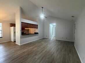 3781 Lake Shore Dr in Palm Harbor, FL - Building Photo - Building Photo