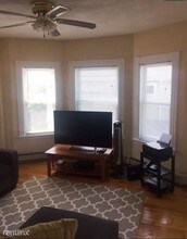 27 Ibbetson St-Unit -Apt 2 in Somerville, MA - Foto de edificio - Building Photo