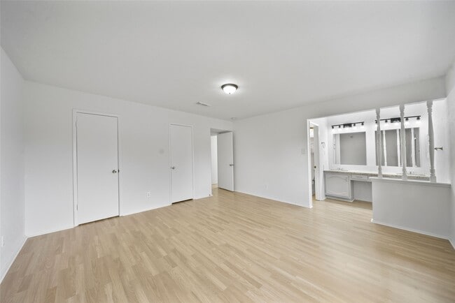 6531 Vanlynn Ln