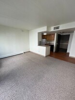 7290 W Dean Rd in Milwaukee, WI - Building Photo