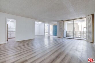 1200 W Huntington Dr-Unit -15 in Arcadia, CA - Building Photo - Building Photo