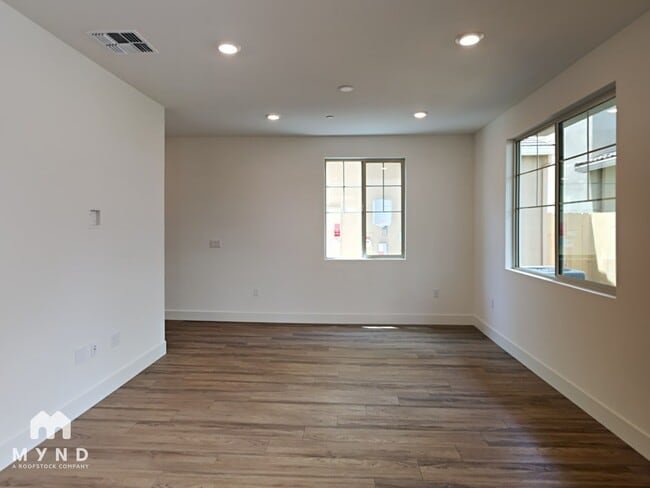 10564 Trill Wy in Elk Grove, CA - Foto de edificio - Building Photo