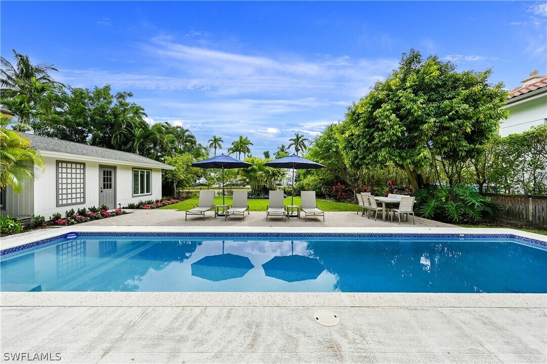 134 16th Ave S in Naples, FL - Foto de edificio