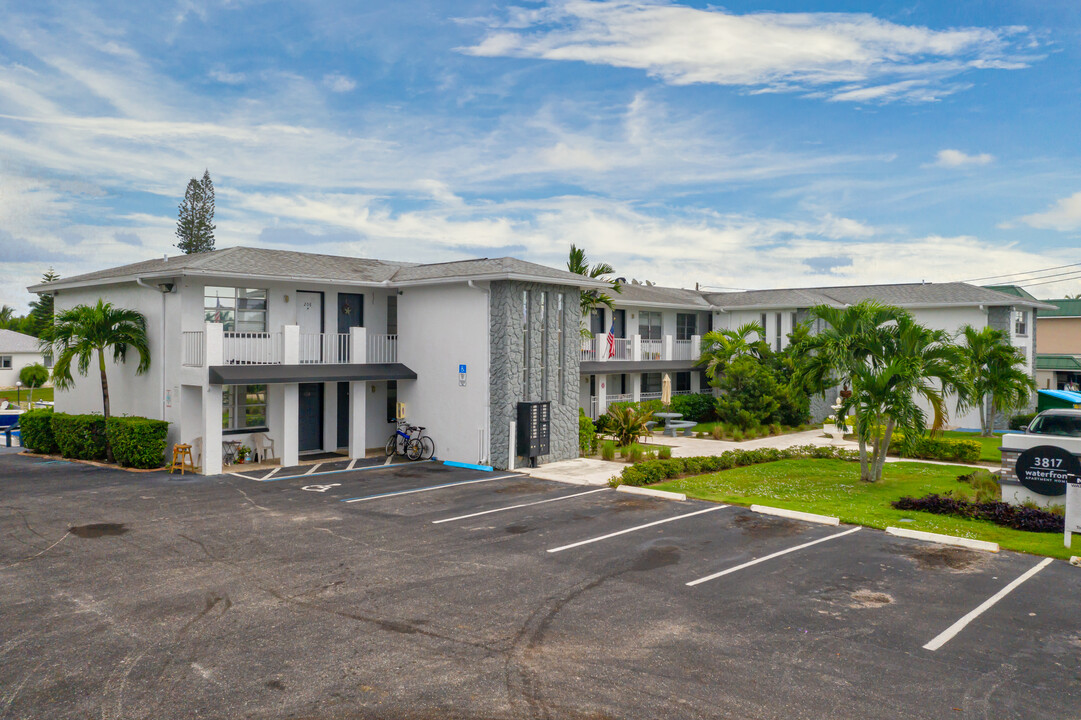 Waterfront Apartments in Cape Coral, FL - Building Photo