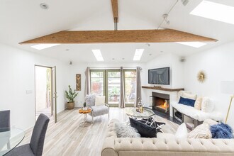 13263 Venice Blvd in Los Angeles, CA - Building Photo - Building Photo