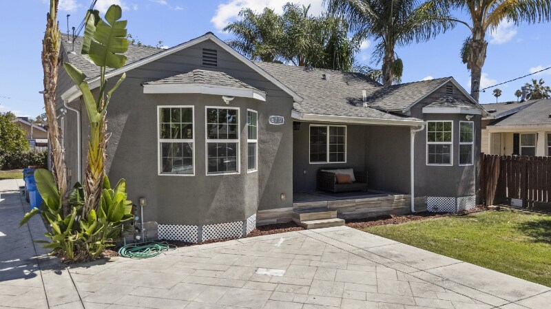 6712 Cedros Ave in Los Angeles, CA - Building Photo