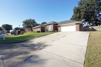 2805 Arnold Palmer Ct in Shalimar, FL - Building Photo - Building Photo