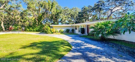 1181 Sunny Point Dr in Melbourne, FL - Foto de edificio - Building Photo